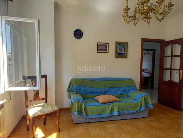 Casa pareada en venta en Ribeira, Santa Uxía de Ribeira. Se vende casa con jardín en Ribeira. Casas pareadas.