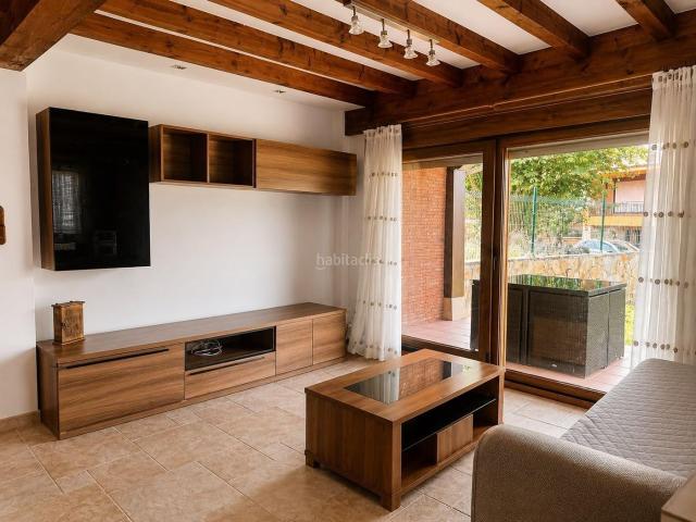Casa pareada en venta en Riotuerto. Casa pareada de estilo montañés totalmente restaurada en La Cavada. Casas pareadas.