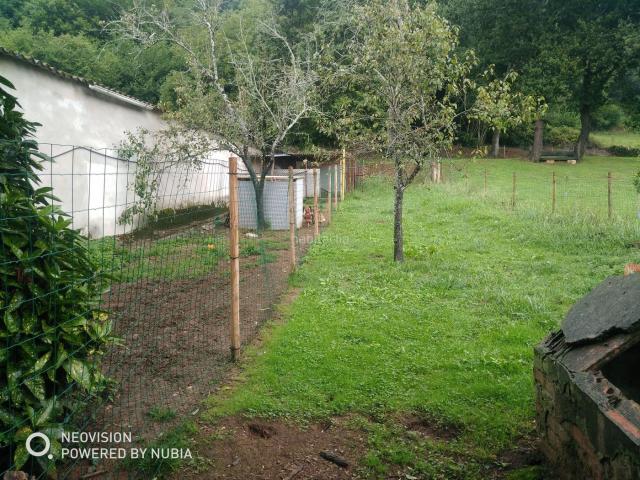 Casa pareada en venta en Riotuerto. casa para reformar, con jardin y huerto, zona de la Cavada. Casas pareadas.