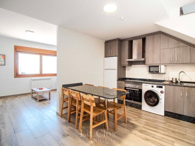 Casa pareada en venta en Rúa A. Chalet pareado de reciente construcción año 2021 para entrar a vivir. Casas pareadas Rúa.