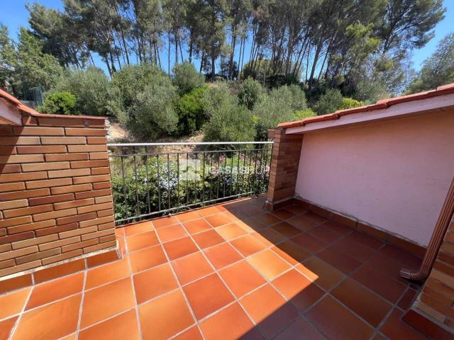 Casa pareada en venta en Rubí, Ca n´Oriol. EXCLUSIVO CHALET ADOSADO ESQUINERO EN CA NORIOL CAN ROSES. Casas pareadas.
