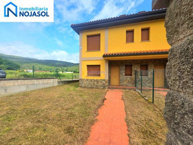 Casa pareada en venta en Ruesga. REF.000538 PRECIOSO CHALET PAREADO DE 3 HABITACIONES CON JARDIN PRIVATIVO EN RUESGA. Casas pareadas.