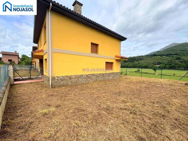 Casa pareada en venta en Ruesga. REF.000805 PRECIOSO CHALET PAREADO DE 3 HABITACIONES CON JARDIN PRIVATIVO EN RUESGA. Casas pareadas.