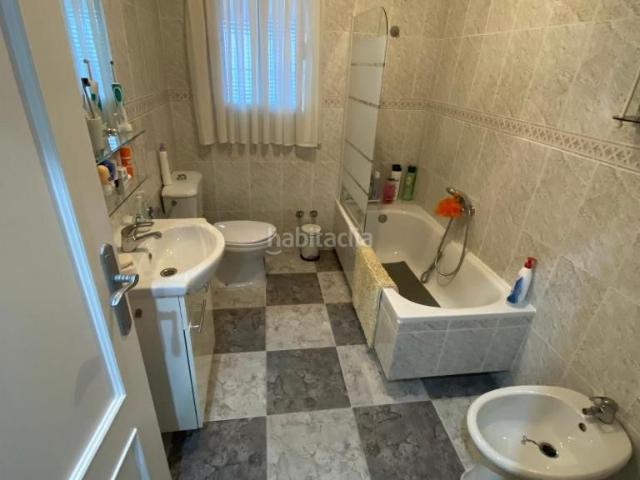 Casa pareada en venta en Rus. Casa situada al lado del la plaza de Rus. Casas pareadas.