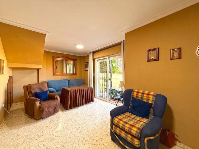 Casa pareada en venta en Tomares, Aljamar. Casa pareada en venta en Aljamar Tomares. Casas pareadas.