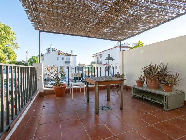 Casa pareada en venta en Tomares, Hacienda la Cartuja. Estupenda vivienda pareada en Tomares en Urbanización Sport Aljarafe!. Casas pareadas.