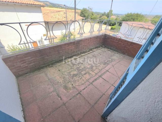 Casa pareada en venta en Tona. CASA APAREADA PARA UNA REFORMA INTEGRAL EN TONA. Casas pareadas.