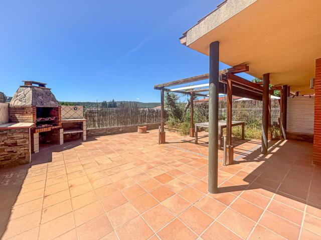 Casa pareada en venta en Torre de Claramunt La. Precioso adosado con espectaculares vistas. Casas pareadas Torre de Claramunt.