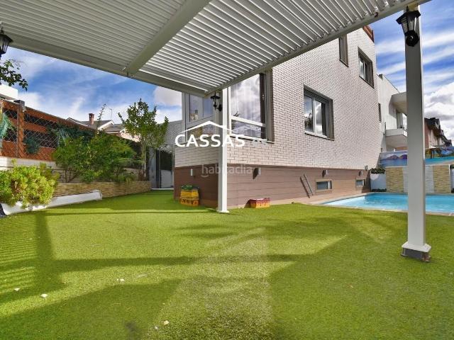 Casa pareada en venta en Torrejón de Ardoz, Fresnos I y II. FRESNOS EXCLUSIVO CHALET de esquina, 3 habitaciones, 3 baños, piscina, garaje, trastero, jardín y amplias terrazas. Casas pareadas Torrejón.