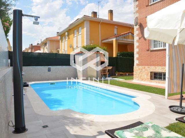 Casa pareada en venta en Torrejón del Rey. Mucho más que una casa un hogar diseñado para disfrutar. El chalet que supera todas las expectativas. Casas pareadas Torrejón del.