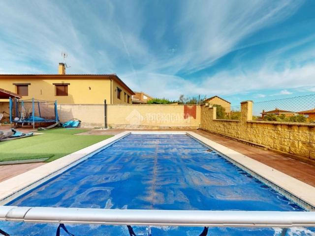 Casa pareada en venta en Torrelaguna. Casa en venta en Torrelaguna. Casas pareadas.