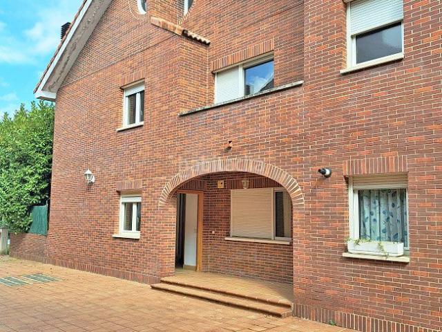 Casa pareada en venta en Torrelodones, Colonia. Chalet Pareado en Torrelodones Colonia. Casas pareadas.