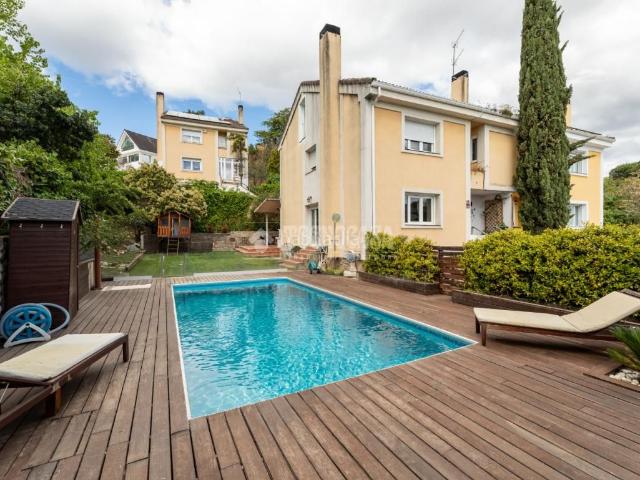 Casa pareada en venta en Torrelodones, El Monte. Casa en venta en Torrelodones. Casas pareadas.