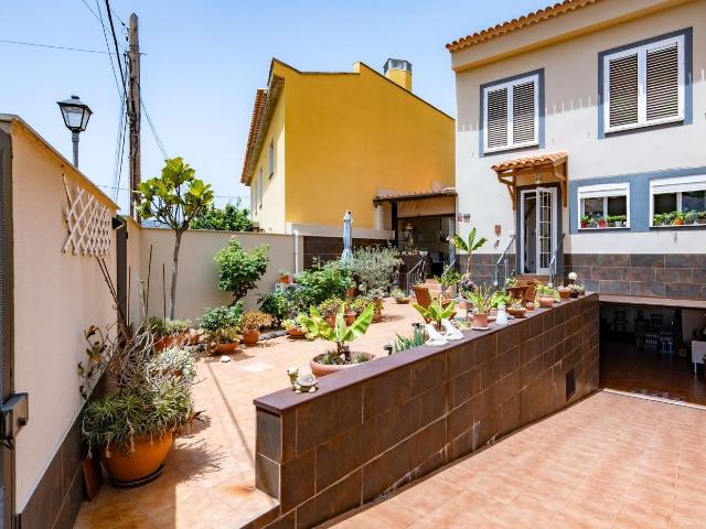 Casa pareada en venta en Tegueste. Chalet pareado de 4 plantas en Tegueste con jardín, barbacoa y vistas al Valle. Casas pareadas.