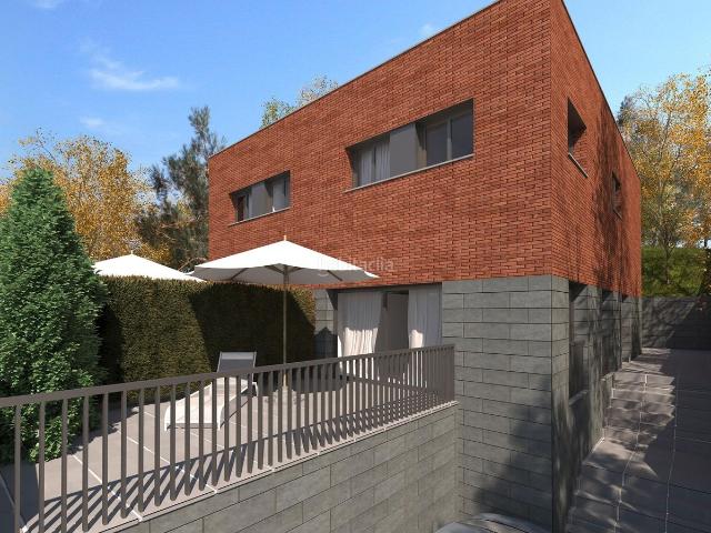 Casa pareada en venta en Terrassa, Can Parellada. CASA A ESTRENAR DE 4 HABITACIONES Y ZONA PARQUING. Casas pareadas.