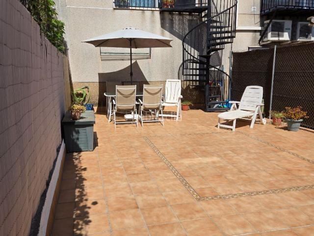 Casa pareada en venta en Terrassa, Roc Blanc. Casa en venta con muy buenas vistas. Casas pareadas.
