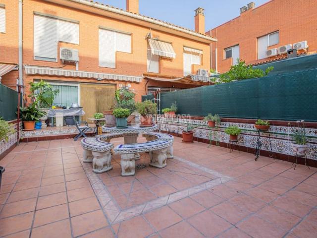 Casa pareada en venta en Terrassa, Roc Blanc. Casa en venta en Terrassa. Casas pareadas.