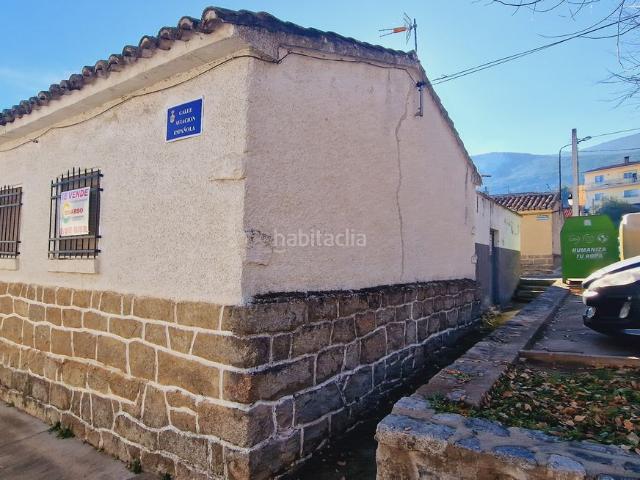 Casa pareada en venta en Tiemblo El. CASA DE PUEBLO CON PATIO A REFORMAR, 3 DORMITORIOS, ZONA TRANQUILA. Casas pareadas Tiemblo.