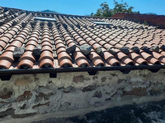 Casa pareada en venta en Tudanca. Se vende casa a reformar. Casas pareadas.