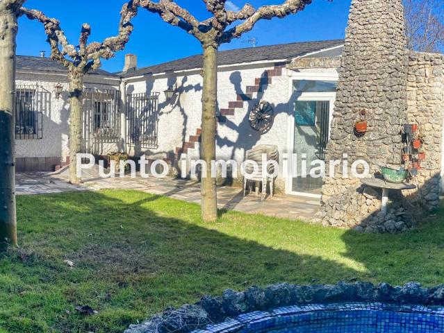 Casa pareada en venta en Tudela de Duero. Herrera de Duero. Urb Los Almendros chalet en venta. Casas pareadas Tudela de.