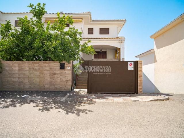 Casa pareada en venta en Úbeda. Casa en venta en Úbeda. Casas pareadas.