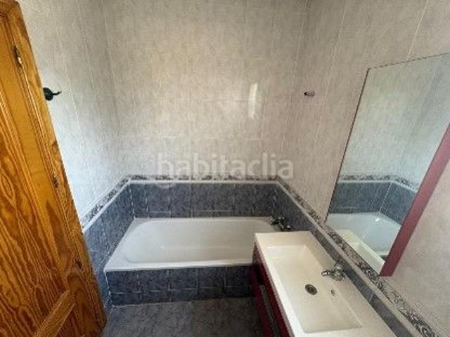 Casa pareada en venta en Uceda. CHALET PAREADO EN VENTA EN URBANIZACIÓN CARAQUIZ, UCEDA 245.000. Casas pareadas.