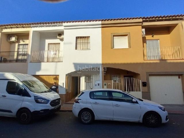 Casa pareada en venta en Utrera, Las Torres Constelaciones. Solvia Inmobiliaria Chalet adosado Utrera. Casas pareadas.