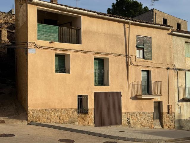 Casa pareada en venta en Valdeltormo. Valdeltormo. Casa con garaje. Casas pareadas.