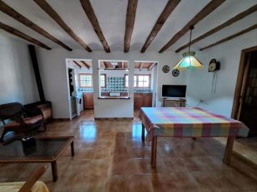 Casa pareada en venta en Valderrobres. Valderrobres Casa céntrica en planta baja con garaje. Casas pareadas.