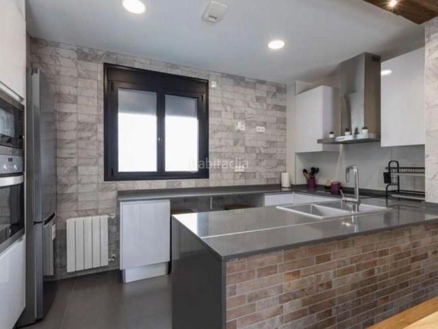 Casa pareada en venta en Valencia, Barrio Benicalap. VENTA CHALET ADOSADO DE 4 HABITACIONES CON PISCINA Y GRANDES TERRAZAS EN BENICALAP. Casas pareadas.