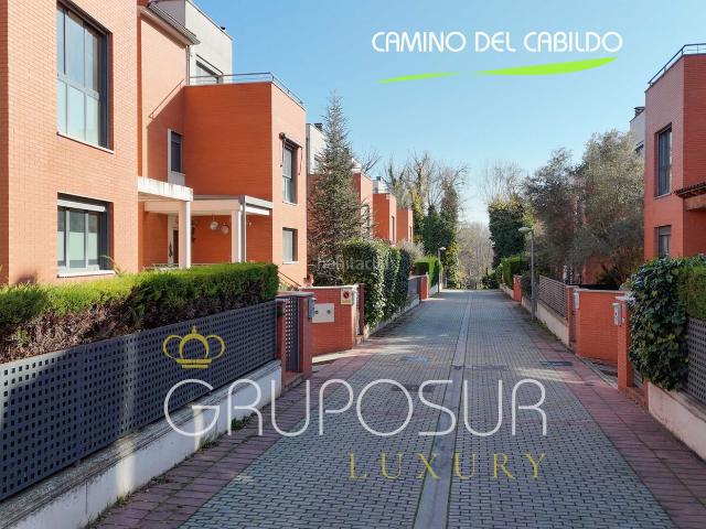 Casa pareada en venta en Valladolid, La Victoria Puente Jardín. Exclusivo chalet pareado con piscina comunitaria en el Camino del Cabildo, a 5 minutos del centro de Valladolid. Casas pareadas.