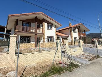 Casa pareada en venta en Valle de Mena. Casas pareadas Valle de.