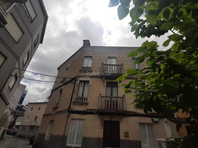 Casa pareada en venta en Viveiro. Casa para rehabilitar en el corazón de Covas, a un paso de la playa. Casas pareadas.