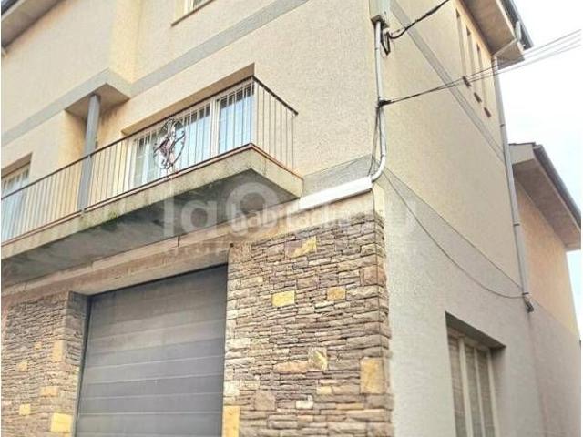 Casa pareada en venta en Vic, Remei La Guixa. CASA A TRES VIENTOS. Casas pareadas.