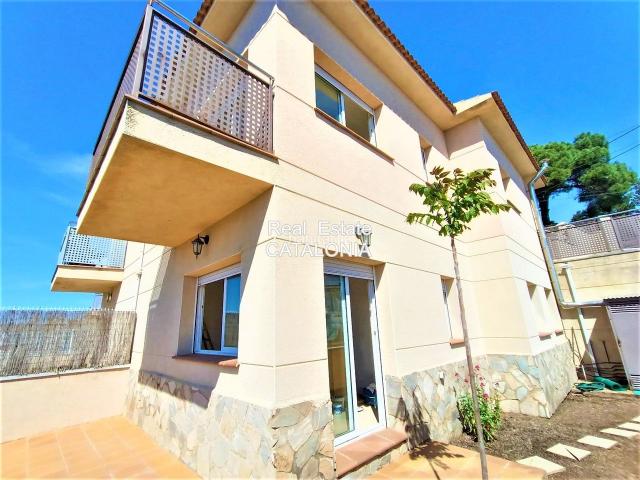 Casa pareada en venta en Vidreres, Aiguaviva Parc. Casa apareada cerca de las playas de Lloret de Mar. Casas pareadas.