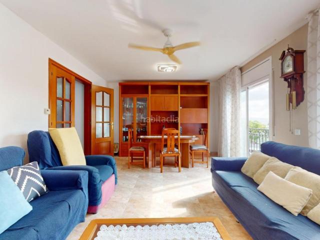 Casa pareada en venta en Vilanova i la Geltrú, La Collada Sis Camins Costa Dorada. ADOSADO VISTAS PANORÁMICAS JUNTO A RONDA IBÉRICAVivienda adosada en la Avenida de la Collada, junto a la escuela.
