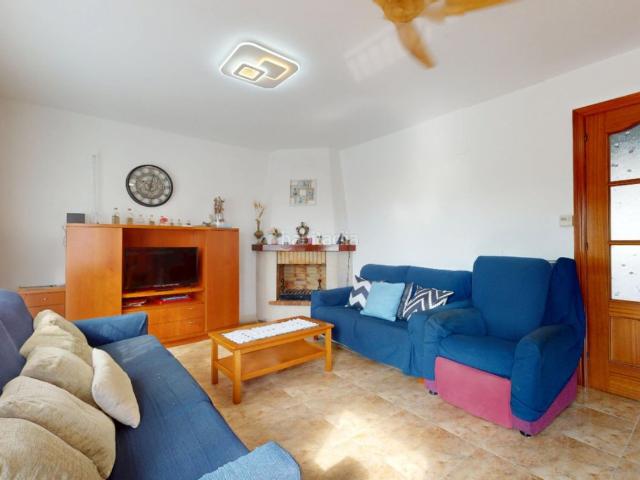 Casa pareada en venta en Vilanova i la Geltrú, La Collada Sis Camins Costa Dorada. ADOSADO VISTAS PANORÁMICAS JUNTO A RONDA IBÉRICAVivienda adosada en la Avenida de la Collada, junto a la escuela.