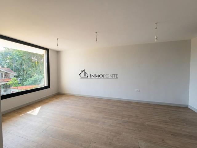 Casa pareada en venta en Vilaboa. Este magnífico chalet independiente de arquitectura contemporánea reinterpreta la vivencia residencial en las Rías Baixas, fusiona. Casas pareadas.