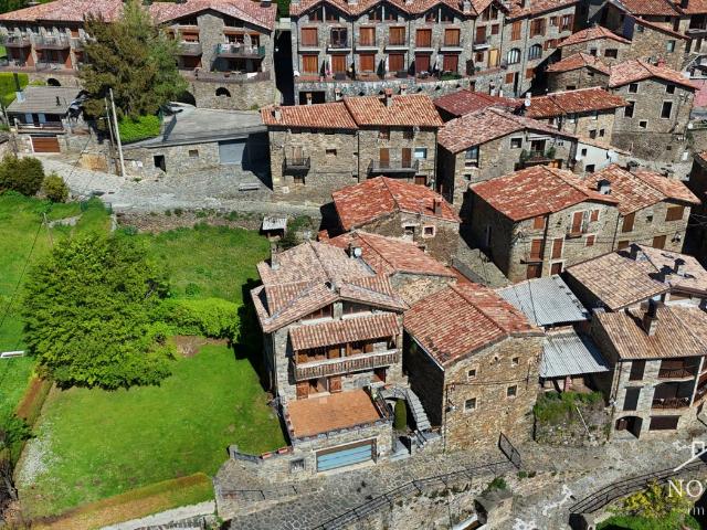 Casa pareada en venta en Vilallonga de Ter Pirineos. Casas pareadas Vilallonga de.