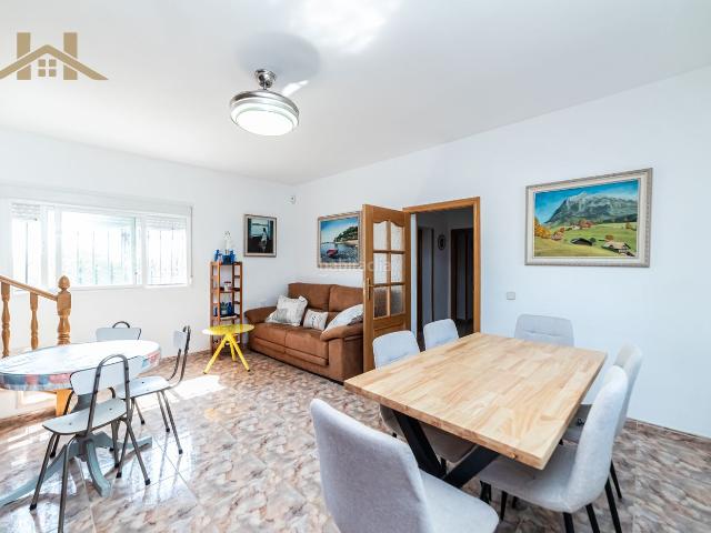 Casa pareada en venta en Villa del Prado. V2026SR. Casas pareadas Villa del.