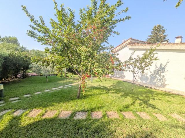 Casa pareada en venta en Villalbilla, El Robledal. VENTA CHALET PAREADO VILLALBILLA. Casas pareadas.