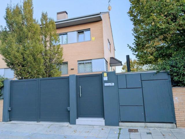Casa pareada en venta en Villalbilla, Los Hueros. PAREADO CON PISCINA EN VILLALBILLA. Casas pareadas.