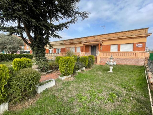 Casa pareada en venta en Villamuriel de Cerrato. Panaderos Valladolid, Chalet Pareado en Villamuriel de Cerrato en venta. Casas pareadas Villamuriel de.