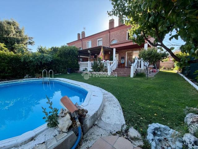 Casa pareada en venta en Villanueva de la Torre. Casa en venta en Villanueva de la torre. Casas pareadas Villanueva de la.