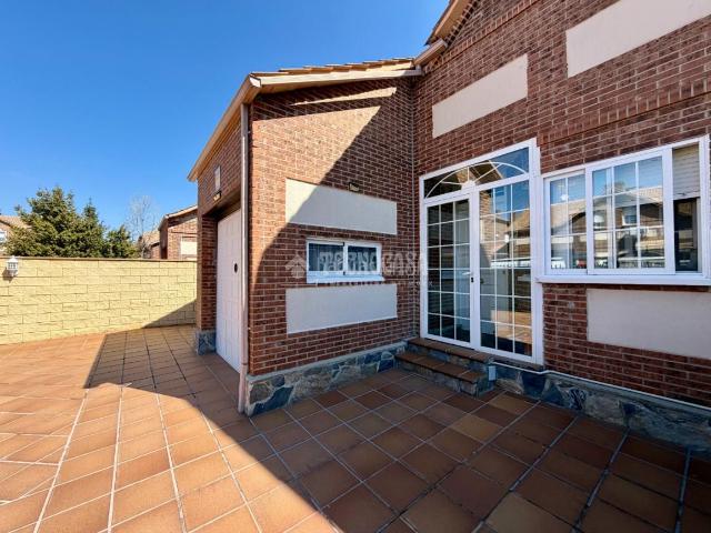 Casa pareada en venta en Villanueva de la Torre. Casa en venta en Villanueva de la torre. Casas pareadas Villanueva de la.