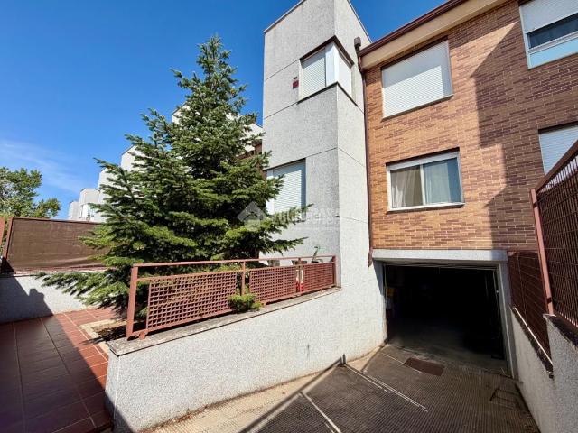 Casa pareada en venta en Villanueva de la Torre. Casa en venta en Villanueva de la torre. Casas pareadas Villanueva de la.