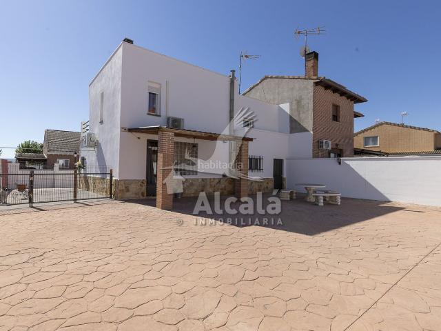 Casa pareada en venta en Villanueva de la Torre. INCREIBLE CHALET PAREADO EN VILLANUEVA DE LA TORRE. Casas pareadas Villanueva de la.