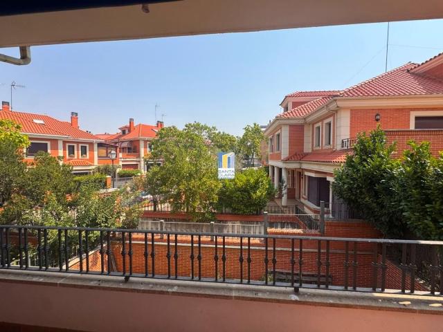 Casa pareada en venta en Zamora, San Isidro Espíritu Santo. CHALET PAREADO EN VENTA CON 4 DORMITORIOS, GARAJE, JARDÍN Y BODEGA EN ZONA LAS VEGAS, ZAMORA. Casas pareadas.