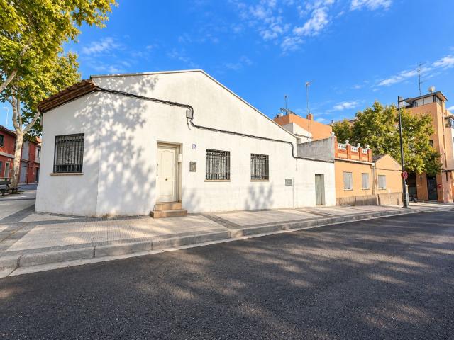 Casa pareada en venta en Zaragoza, La Paz. CHALET EN VENTA EN PLENO CORAZÓN DE LA PAZ. Casas pareadas.