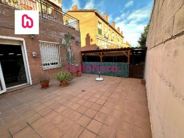 Casa pareada esquinera en Santa Perpètua de Mogoda Vallès Occidental, Barcelona